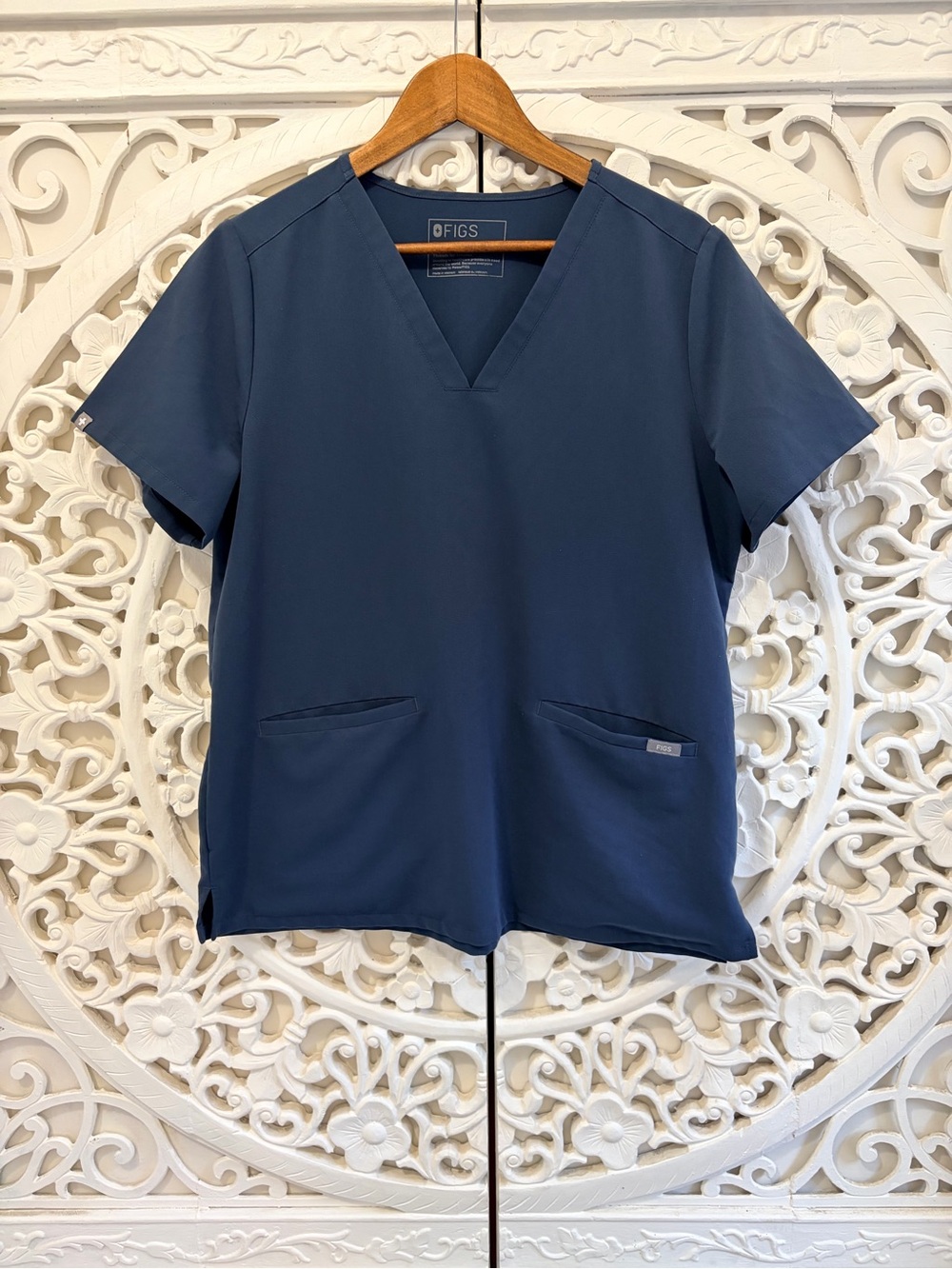 FIGS Technical Collection Dark Harbor Blue V Neck Scrub Top Size L
